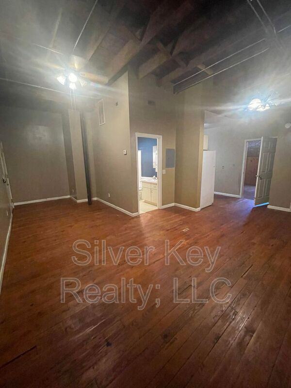 217 E Washington Ave #A - Photo 4 of 11