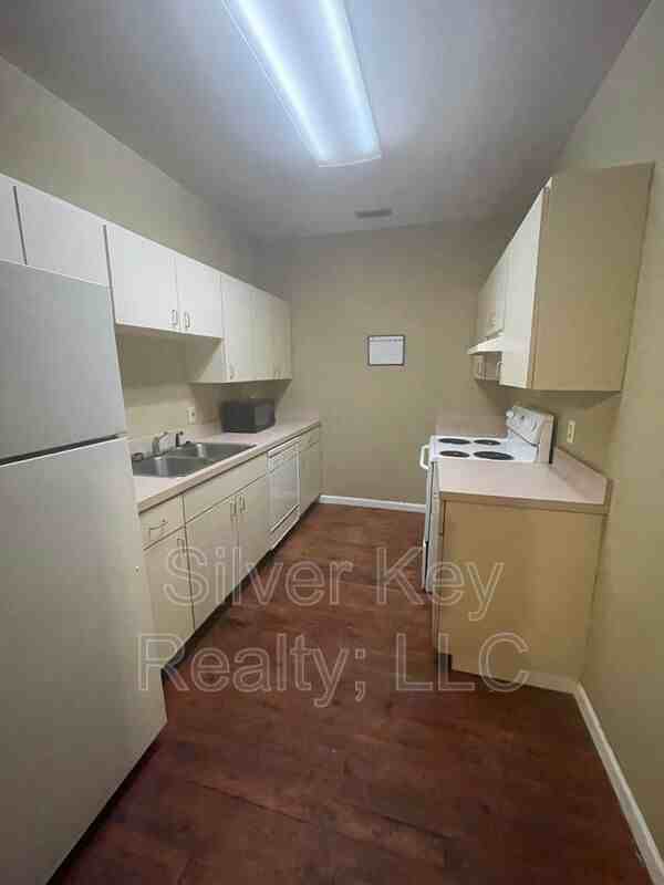 217 E Washington Ave #A - Photo 3 of 11