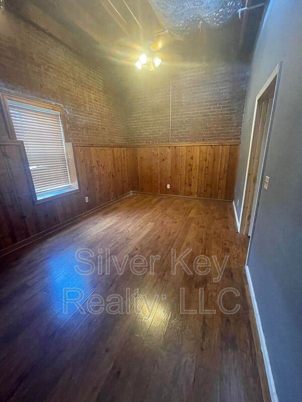 217 E Washington Ave #A - Photo 7 of 11