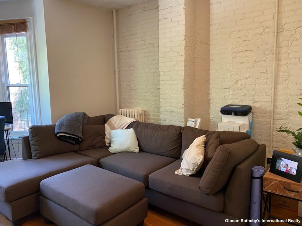 17 Dartmouth Pl #2 - Photo 2 of 11