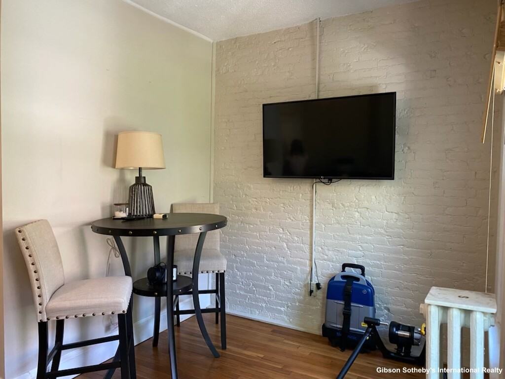 17 Dartmouth Pl #2 - Photo 4 of 11