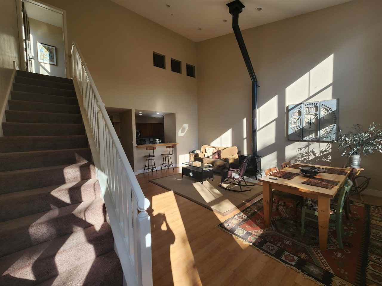 562 Evans Ct #MAIN - Photo 2 of 18