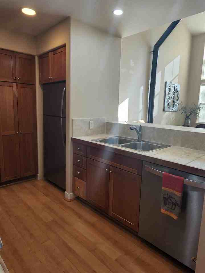562 Evans Ct #MAIN - Photo 5 of 18