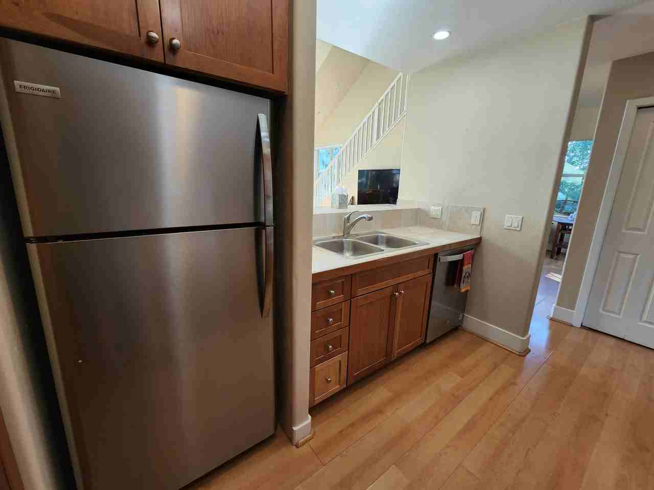 562 Evans Ct #MAIN - Photo 6 of 18