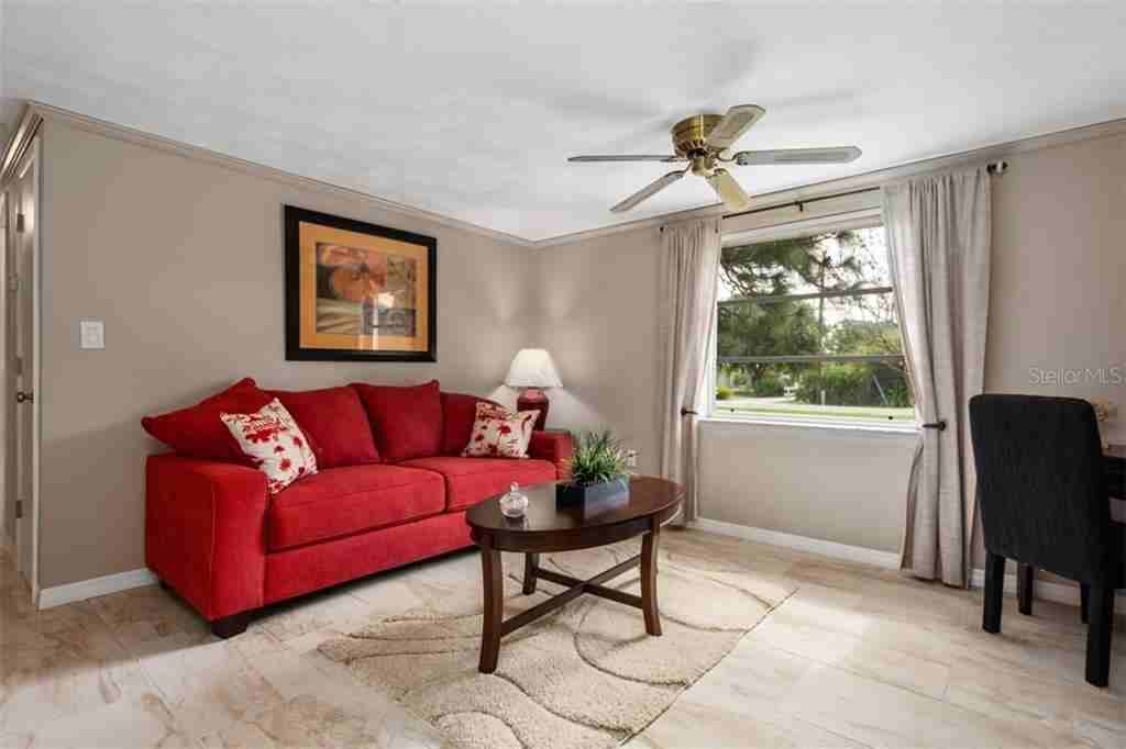 860 Bayshore Dr - Photo 4 of 37