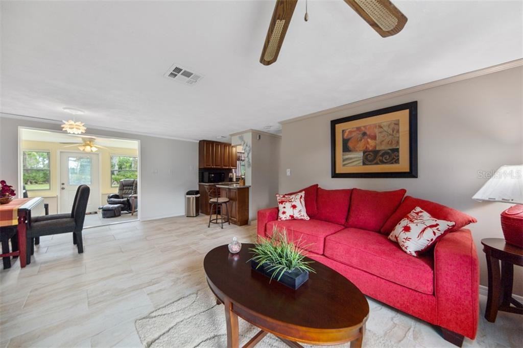 860 Bayshore Dr - Photo 6 of 37