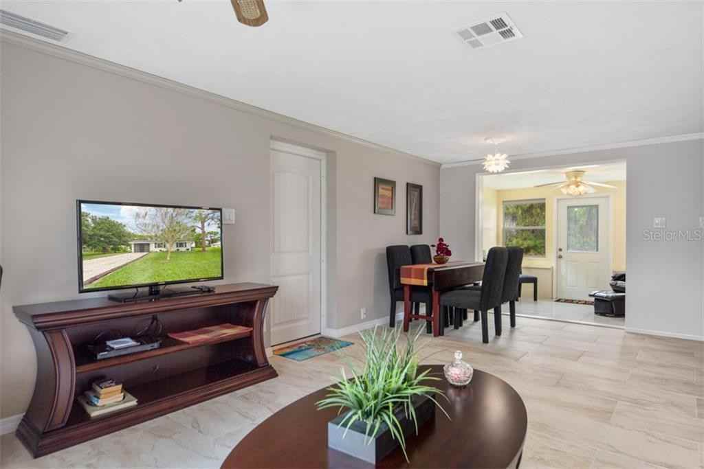 860 Bayshore Dr - Photo 7 of 37