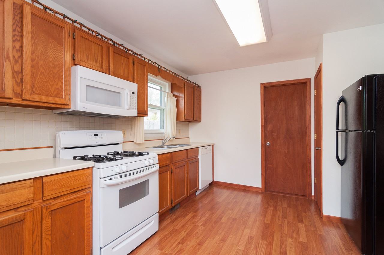 735 Emerald Ave Ne #1 - Photo 2 of 11