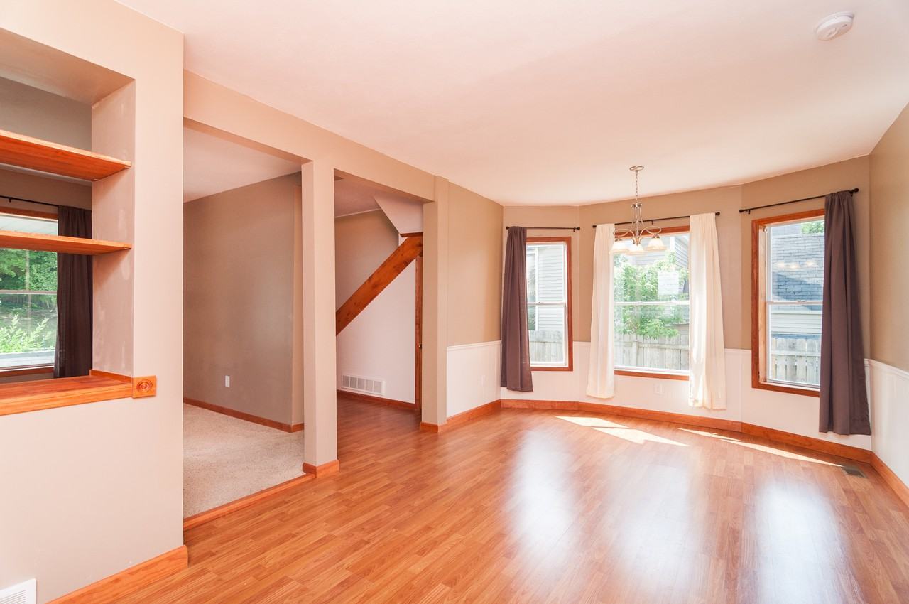 735 Emerald Ave Ne #1 - Photo 3 of 11