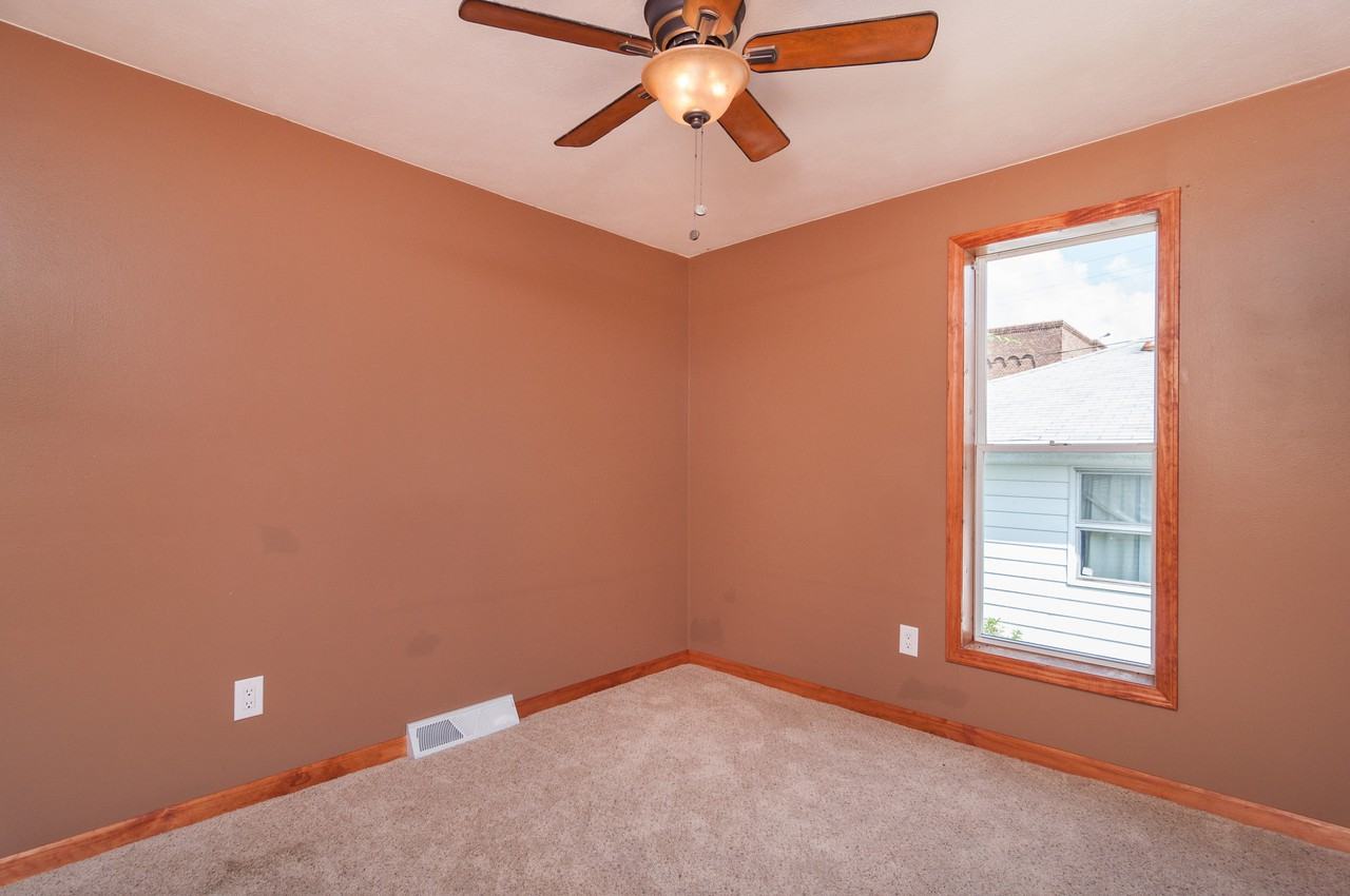 735 Emerald Ave Ne #1 - Photo 4 of 11