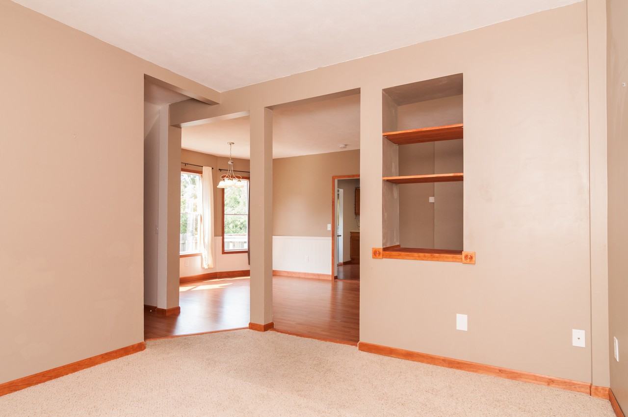 735 Emerald Ave Ne #1 - Photo 6 of 11