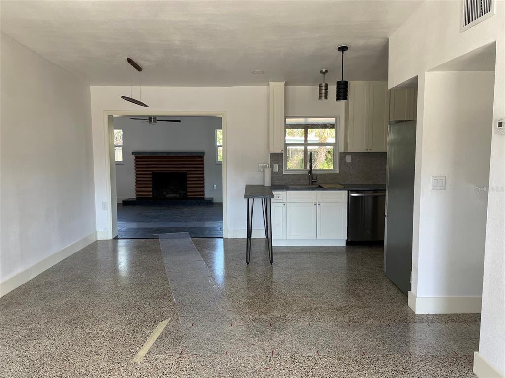 3627 E Kaley Ave - Photo 5 of 21