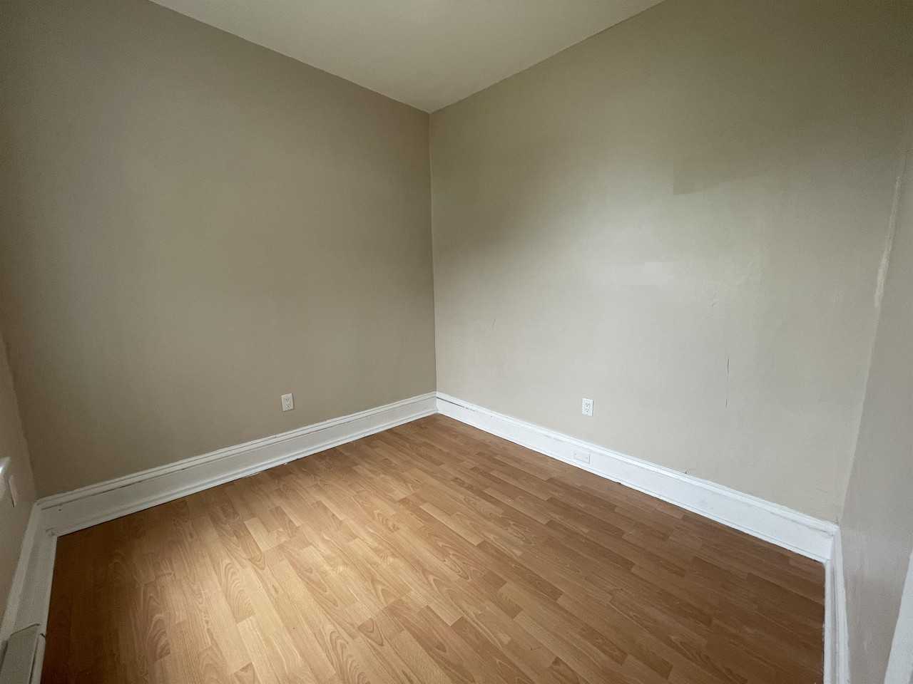 210 Duke St W #1 - Photo 6 of 16