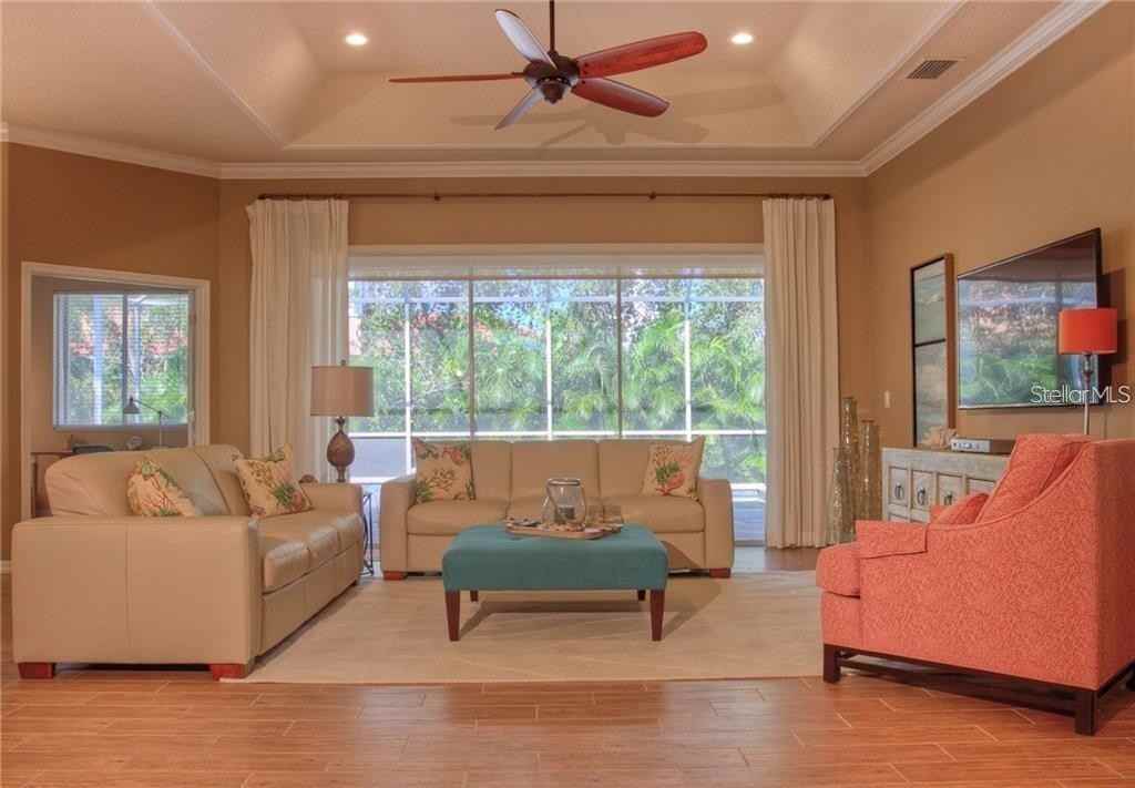 7348 Stanhope Ct - Photo 3 of 25