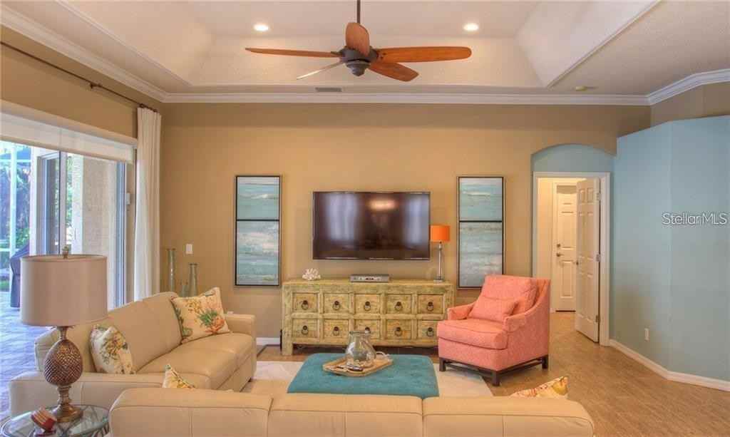 7348 Stanhope Ct - Photo 4 of 25