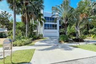 213 N Washington Dr - Photo 1 of 1