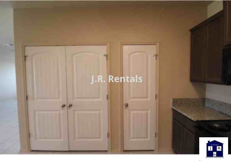 1705 Montell St #B - Photo 5 of 11