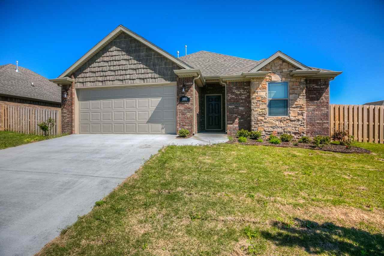 2852 W Millstone Dr - Photo 2 of 18