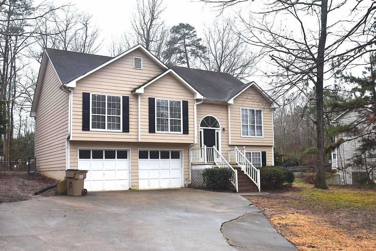 1885 Chadwick Dr - Photo 2 of 18