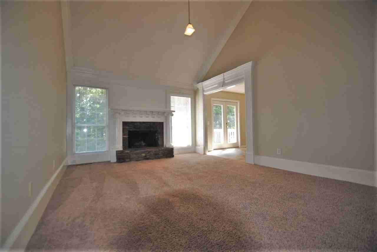 1885 Chadwick Dr - Photo 3 of 18