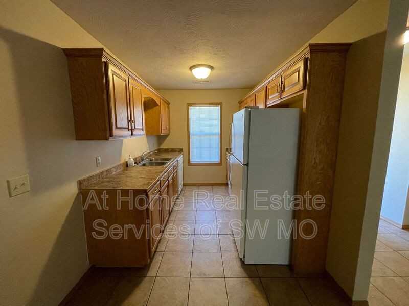 1096 N Westwood Ave - Photo 2 of 4