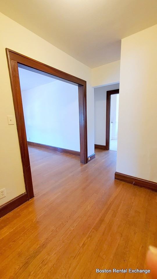 16 W Wyoming Ave #5 - Photo 4 of 12