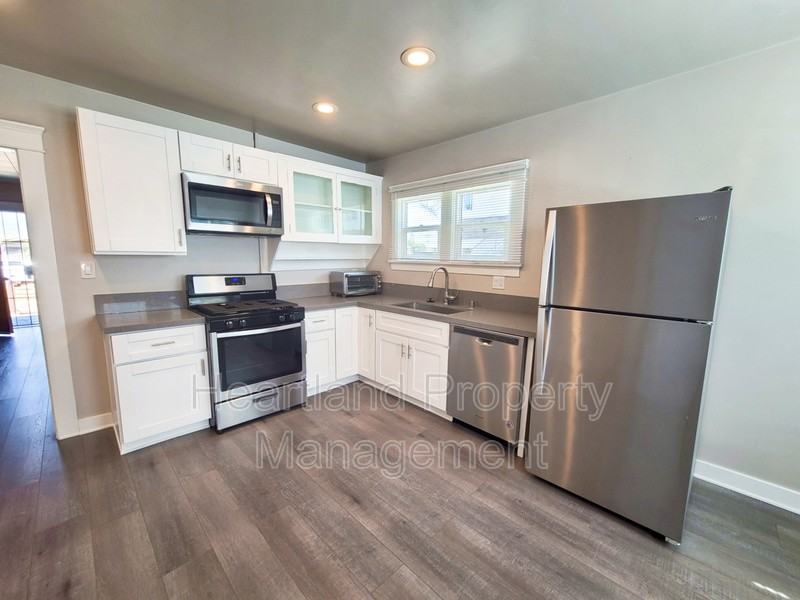 3878 36th St - Photo 3 of 7