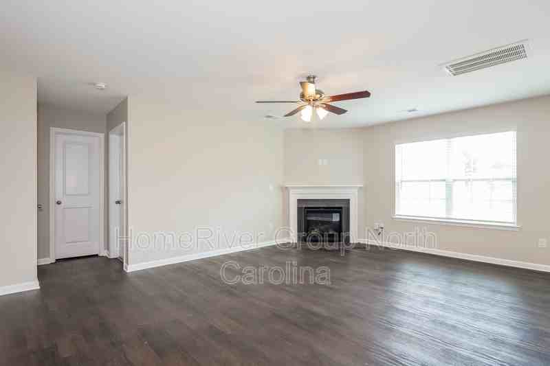 2718 Waybrook Dr - Photo 2 of 17