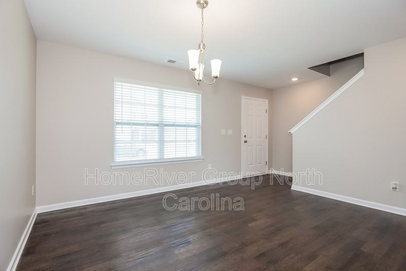 2718 Waybrook Dr - Photo 3 of 17