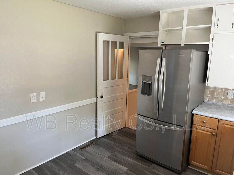 310 Se Jacob St - Photo 2 of 18