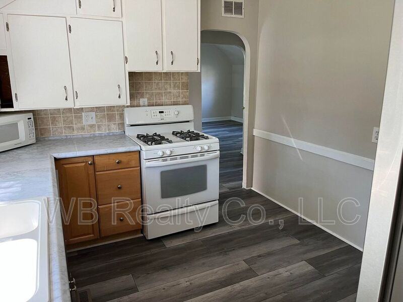 310 Se Jacob St - Photo 3 of 18
