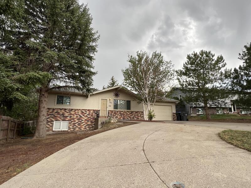700 Cottonwood Dr - Photo 2 of 32