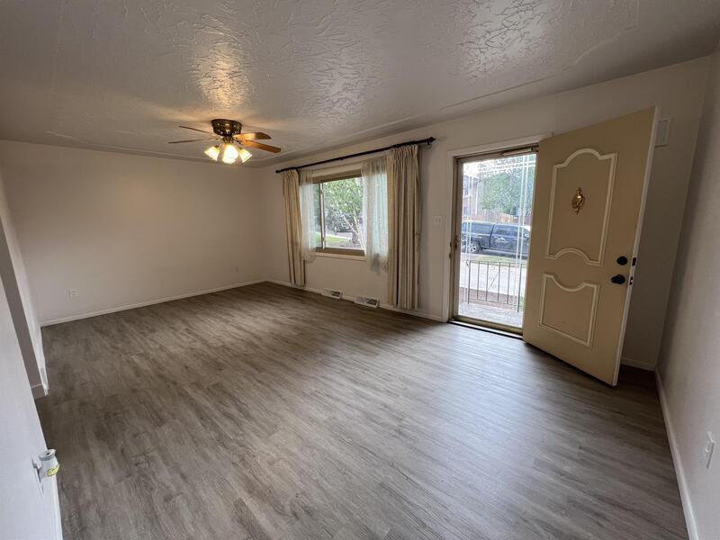 700 Cottonwood Dr - Photo 3 of 32