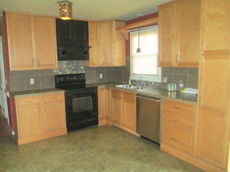 406 Burl St - Photo 2 of 19