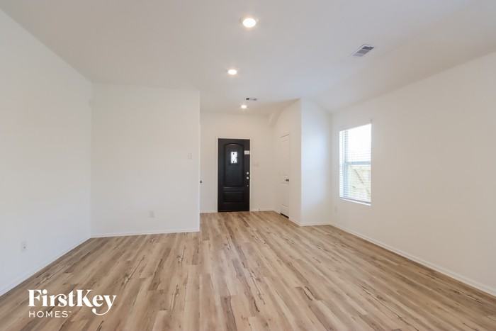 19163 Sangro Dr - Photo 3 of 15