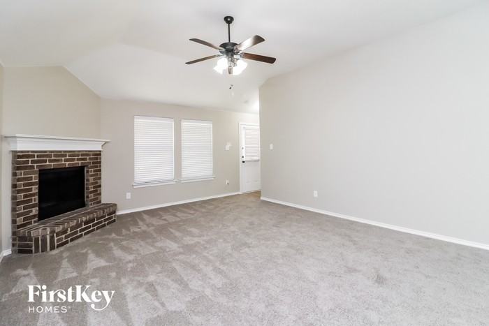 433 Haddington St - Photo 3 of 15