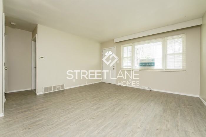 166 Rosslyn Ave - Photo 3 of 14