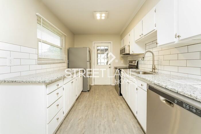 166 Rosslyn Ave - Photo 2 of 14