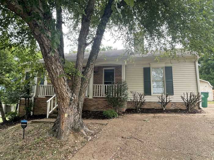 5500 Fairhaven Dr - Photo 3 of 23