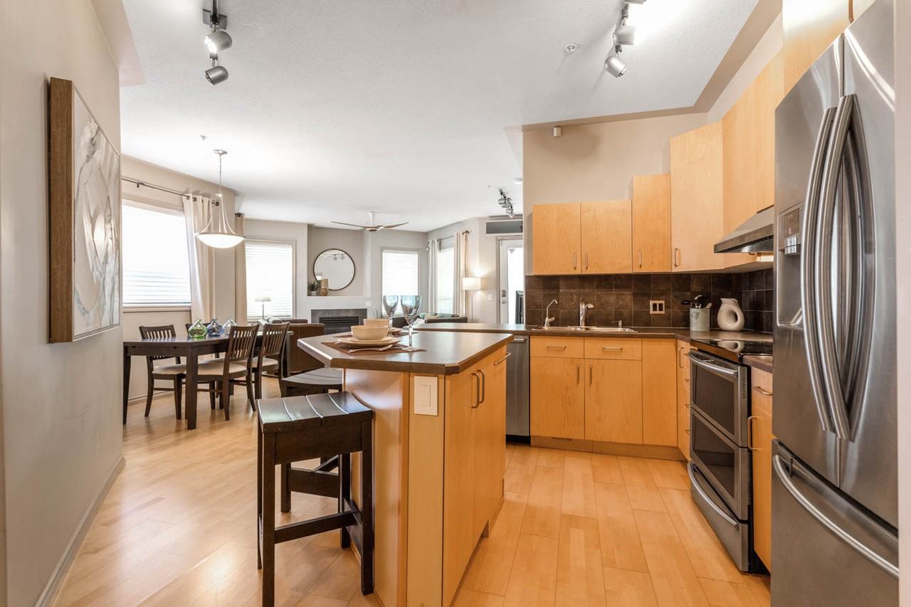 10046 105 - Photo 3 of 26