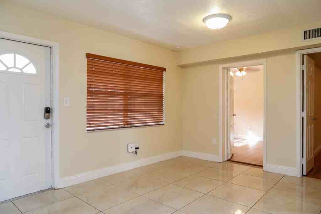 6523 Sw 22nd St - Photo 3 of 19