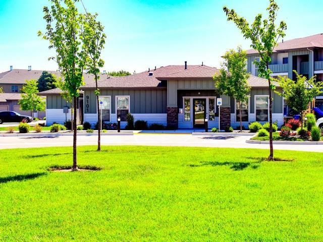 9101 W Lake Hazel Rd