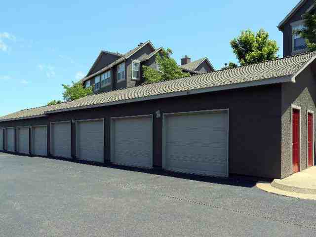 5202 E 81st St - Photo 5 of 37