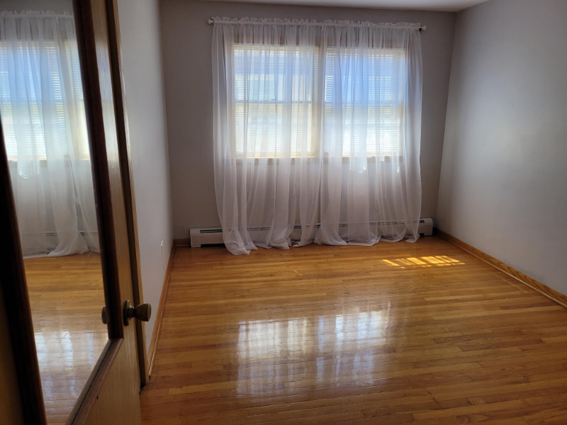 8506 W Rascher Ave - Photo 3 of 5