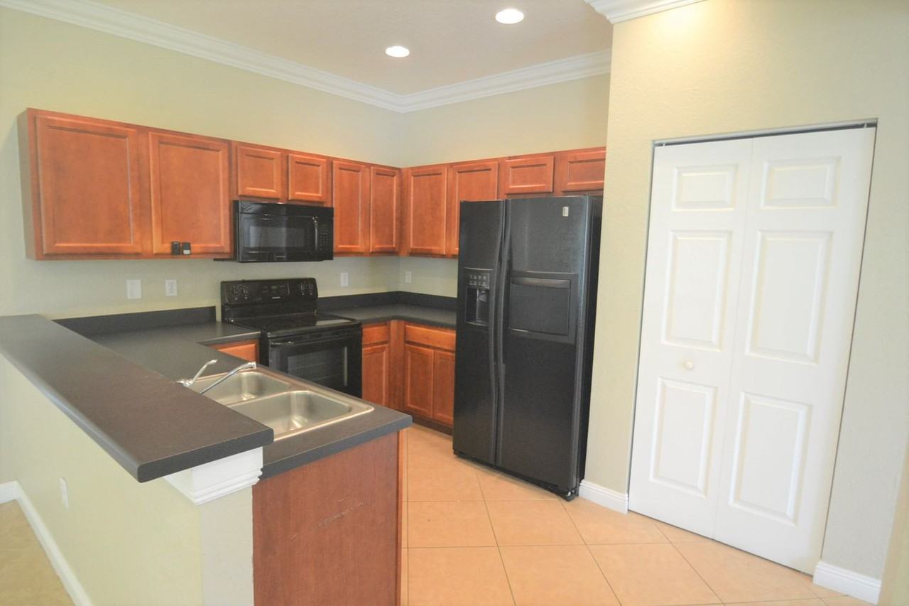 4262 Sw 126th Ave - Photo 3 of 9
