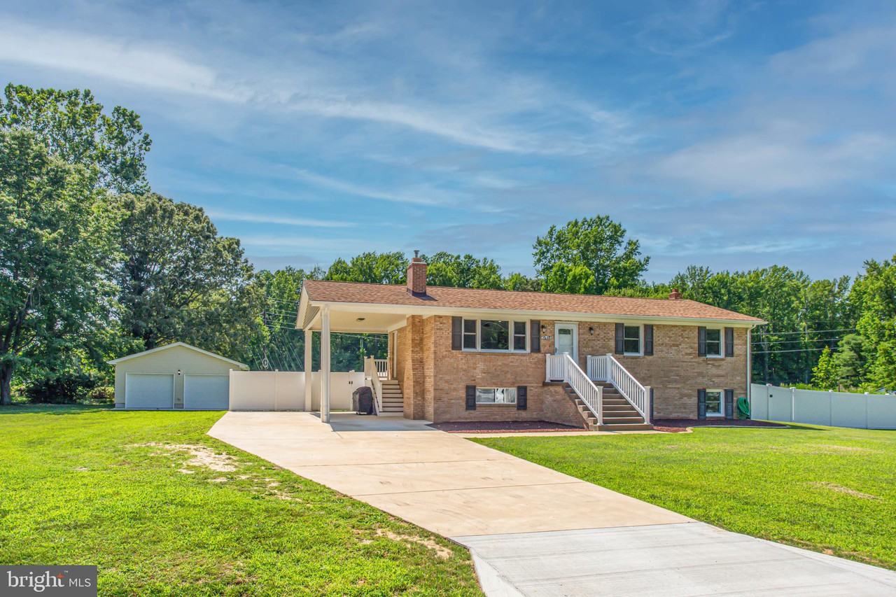 7635 Poplar St - Photo 2 of 49