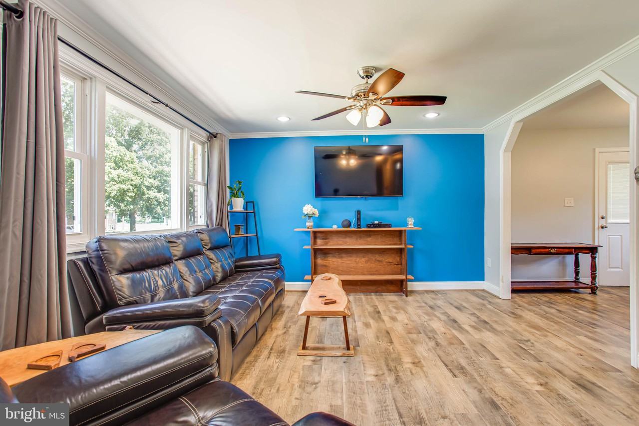 7635 Poplar St - Photo 3 of 49