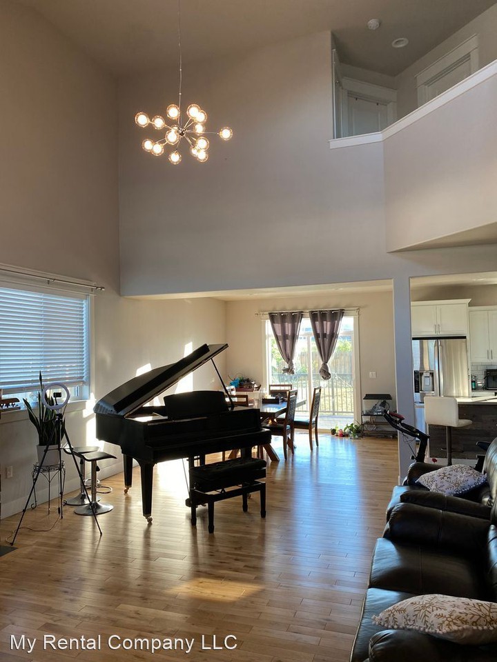 805 Sw Dominic Ct - Photo 2 of 9