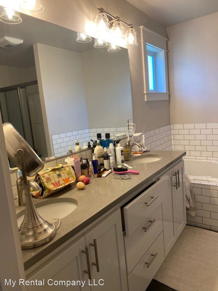 805 Sw Dominic Ct - Photo 3 of 9