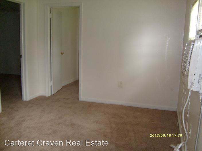 Vine St - Photo 2 of 4